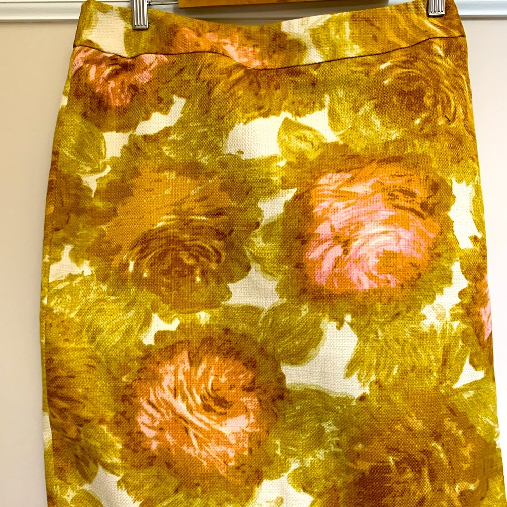 Talbots 100% cotton skirt in excellent condition. Fully lined